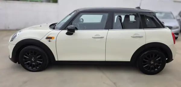 MINI 5 Portas One Essential 2018 Gasolina
