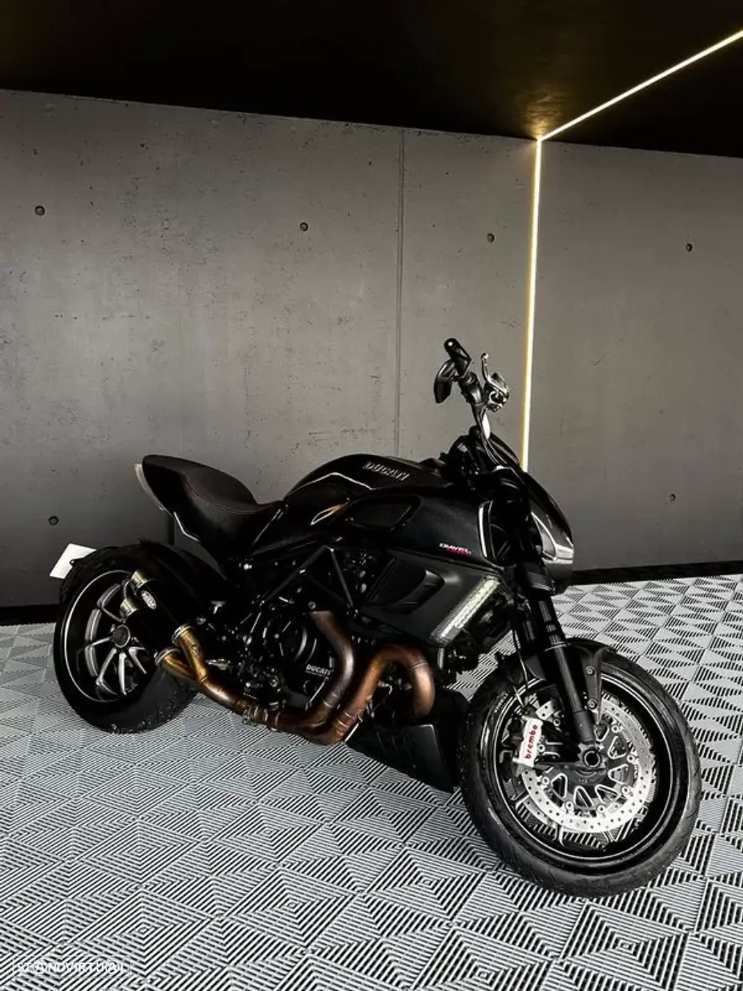 Ducati Diavel 2011 - 9750 EUR, 39000 km - AUTO.MOTO.pt - 39000km - foto 9 de 14