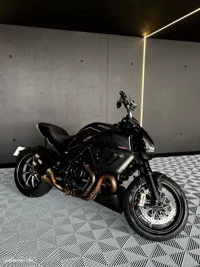 Ducati Diavel 2011 - 9750 EUR, 39000 km - AUTO.MOTO.pt - 39000km - foto 9 de 14