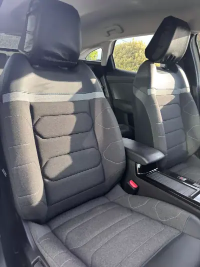 Citroën e-C4 2021 - 15998 EUR, 65000 km - AUTO.MOTO.pt - 65000km - foto 16 de 19