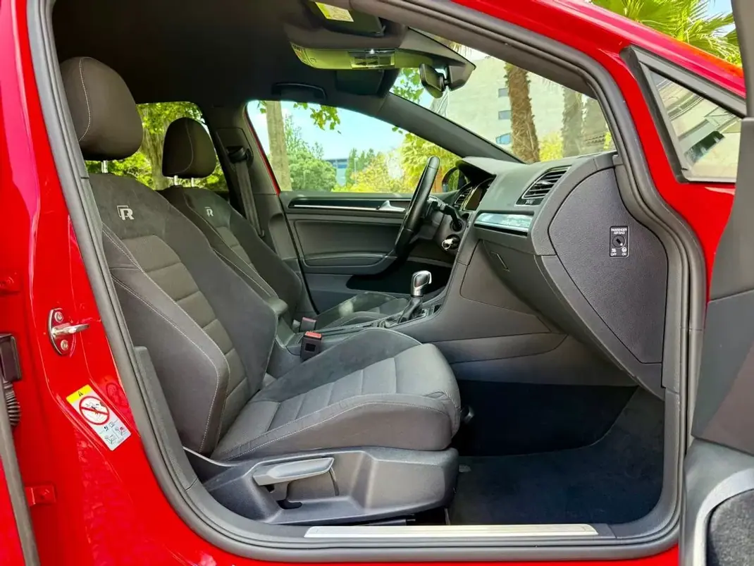 Volkswagen Golf 2019 - 32990 EUR, 72300 km - AUTO.MOTO.pt - 72300km - foto 5 de 40