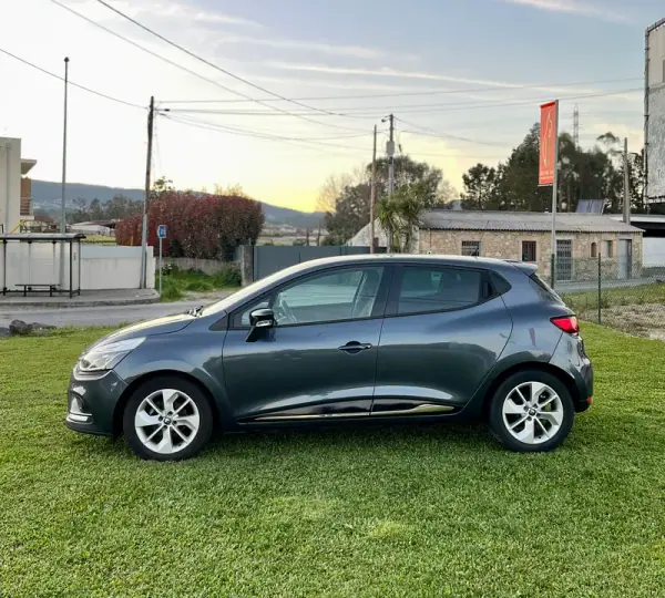 Renault Clio 2017 - 11900 EUR, 171000 km - AUTO.MOTO.pt - 171000km - foto 3 de 12