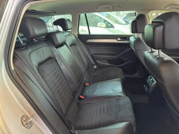 Volkswagen Passat Variant 2015 - 13950 EUR, 242286 km - AUTO.MOTO.pt - 242286km - foto 30 de 36