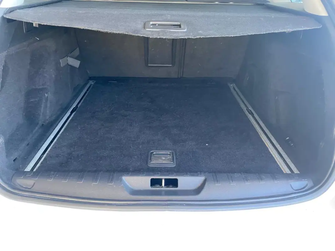 Peugeot 308 SW 2015 - 6990 EUR, 180000 km - 180000km - foto 6 de 8