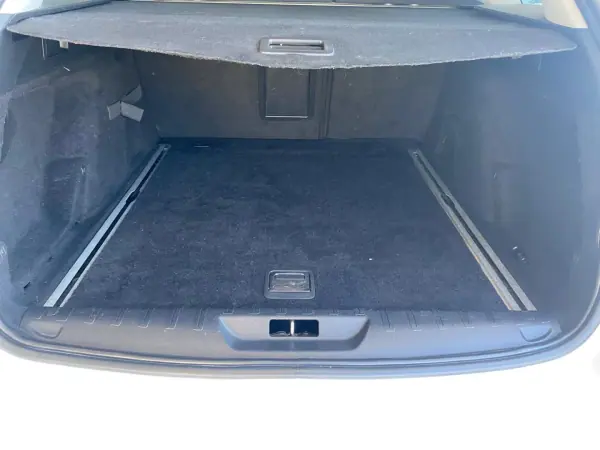 Peugeot 308 SW 2015 - 6990 EUR, 180000 km - 180000km - foto 6 de 8