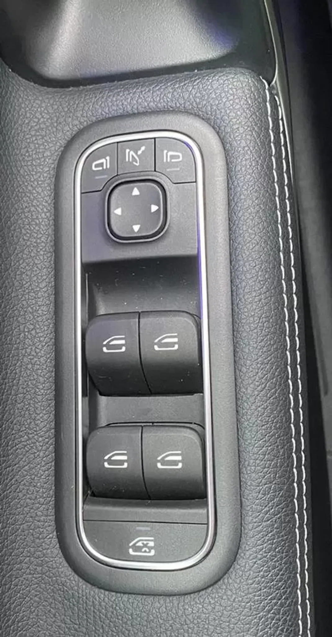 Mercedes-Benz A 250 2021 - 27900 EUR, 106000 km - AUTO.MOTO.pt - 106000km - foto 18 de 21