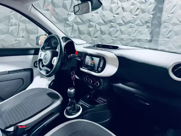 Renault Twingo 2020 - 12990 EUR, 73071 km - AUTO.MOTO.pt - 73071km - foto 18 de 28