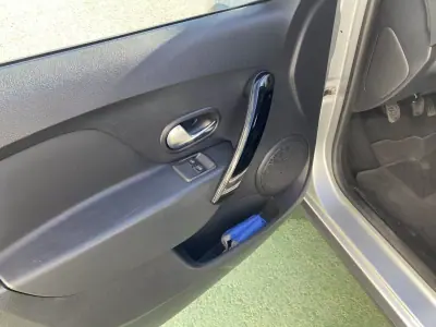 Dacia Sandero 2020 - 11800 EUR, 172967 km - AUTO.MOTO.pt - 172967km - foto 6 de 14
