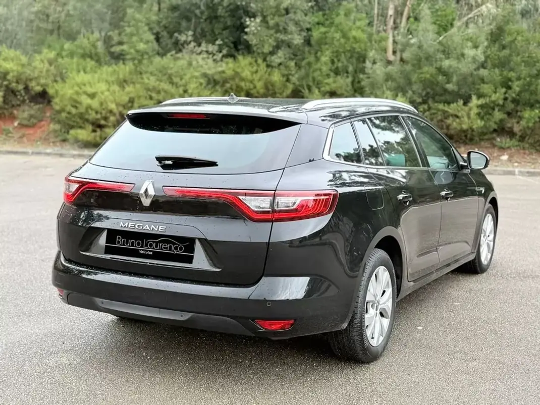Renault Mégane Sport Tourer 2019 - 12900 EUR, 128050 km - AUTO.MOTO.pt - 128050km - foto 16 de 18