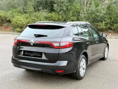 Renault Mégane Sport Tourer 2019 - 12900 EUR, 128050 km - AUTO.MOTO.pt - 128050km - foto 16 de 18