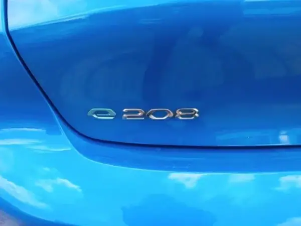 Peugeot e-208 2021 - 18000 EUR, 85265 km - AUTO.MOTO.pt - 85265km - foto 9 de 40