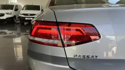 Volkswagen Passat 2018 - 16499 EUR, 183121 km - AUTO.MOTO.pt - 183121km - foto 5 de 19
