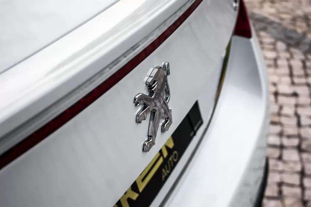 Peugeot 308 CC 2010 - 10450 EUR, 210184 km - AUTO.MOTO.pt - 210184km - foto 9 de 32