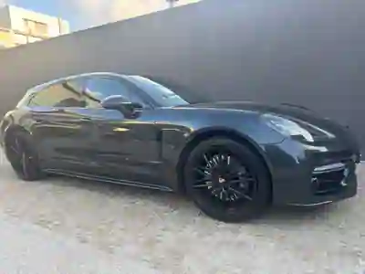 Porsche Panamera Sport Turismo 2022 - 87500 EUR, 70250 km - AUTO.MOTO.pt - 70250km - foto 1 de 13