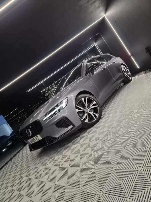 Volvo V60 2021 - 31750 EUR, 57692 km - AUTO.MOTO.pt - 57692km - foto 2 de 23