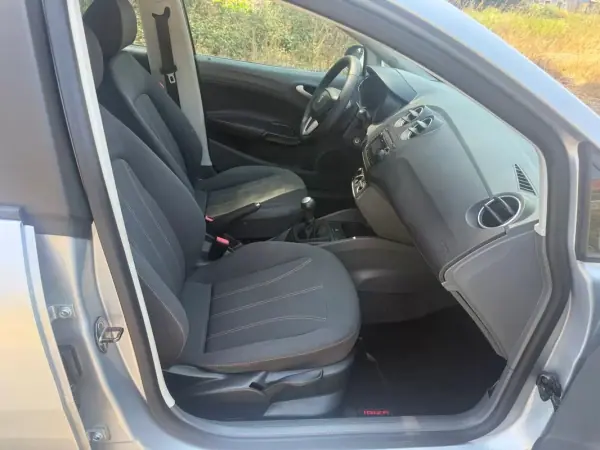 SEAT Ibiza 2011 - 6450 EUR, 199000 km - AUTO.MOTO.pt - 199000km - foto 12 de 25