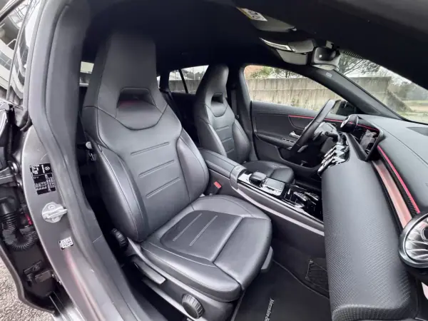 Mercedes-Benz CLA 180 2019 - 26500 EUR, 80000 km - AUTO.MOTO.pt - 80000km - foto 26 de 29