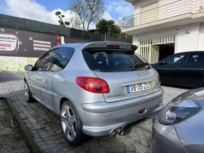 Peugeot 206 2005 - 11500 EUR, 64000 km - AUTO.MOTO.pt - 64000km - foto 3 de 6