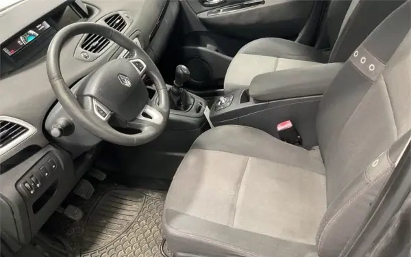 Renault Scénic 2012 - 6450 EUR, 243000 km - AUTO.MOTO.pt - 243000km - foto 12 de 13
