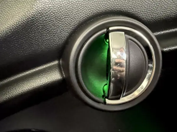 MINI One 2016 - 11900 EUR, 133000 km - AUTO.MOTO.pt - 133000km - foto 78 de 86