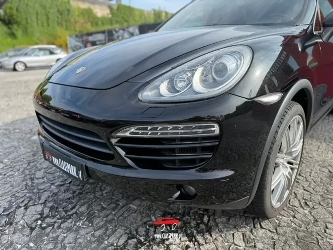 Porsche Cayenne 2012 - 29500 EUR, 211000 km - AUTO.MOTO.pt - 211000km - foto 13 de 22
