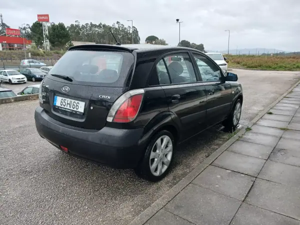 Kia Rio 2009 - 3900 EUR, 344000 km - AUTO.MOTO.pt - 344000km - foto 5 de 19