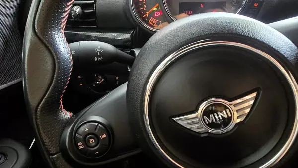 MINI Clubman 2017 - 13890 EUR, 159999 km - AUTO.MOTO.pt - 159999km - foto 23 de 51
