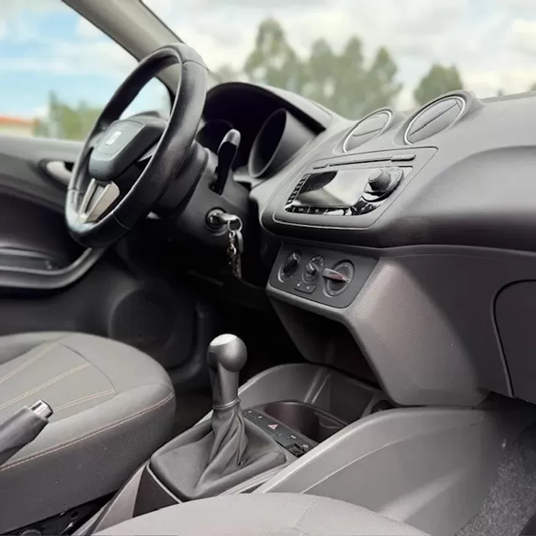 SEAT Ibiza 2011 - 7500 EUR, 210000 km - AUTO.MOTO.pt - 210000km - foto 14 de 20