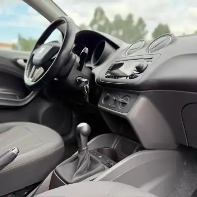 SEAT Ibiza 2011 - 7500 EUR, 210000 km - AUTO.MOTO.pt - 210000km - foto 14 de 20