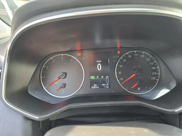 Renault Clio 2020 - 14750 EUR, 99575 km - AUTO.MOTO.pt - 99575km - foto 4 de 5