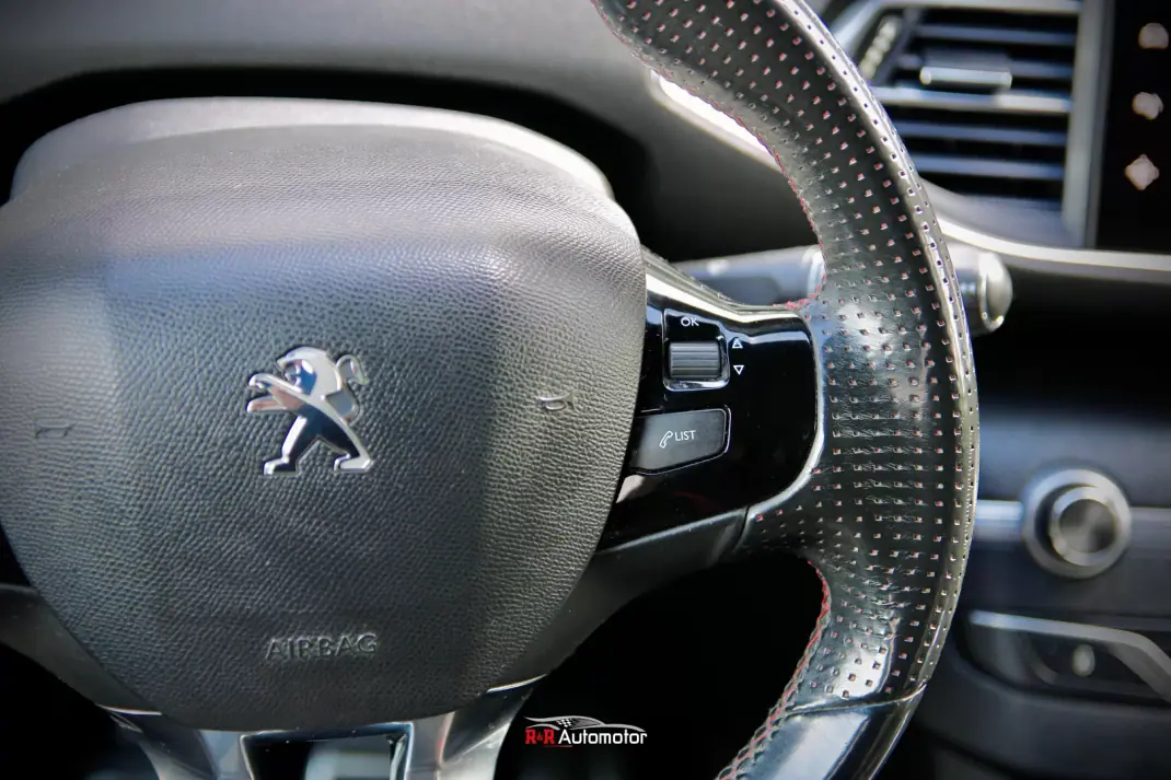 Peugeot 308 SW 2016 - 11800 EUR, 201000 km - AUTO.MOTO.pt - 201000km - foto 24 de 36