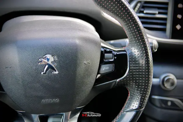 Peugeot 308 SW 2016 - 11800 EUR, 201000 km - AUTO.MOTO.pt - 201000km - foto 24 de 36