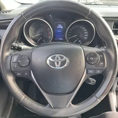 Toyota Auris 2018 - 14990 EUR, 120000 km - AUTO.MOTO.pt - 120000km - foto 8 de 13