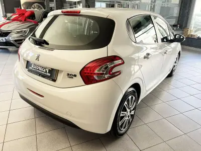 Peugeot 208 2013 - 7600 EUR, 235844 km - AUTO.MOTO.pt - 235844km - foto 4 de 19