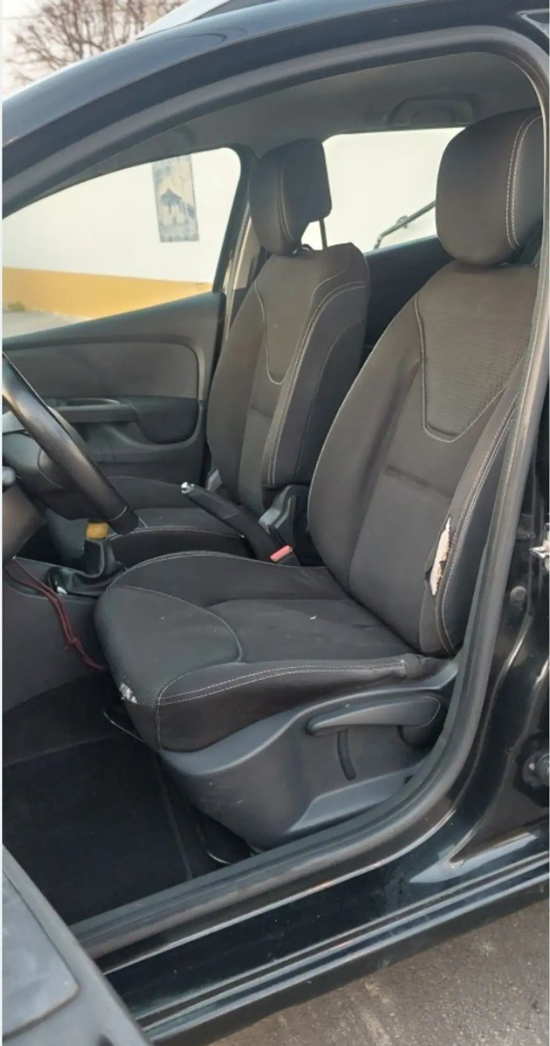 Renault Clio 2015 - 5250 EUR, 244901 km - AUTO.MOTO.pt - 244901km - foto 3 de 11
