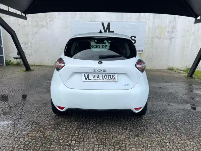 Renault Zoe 2021 - 14750 EUR, 47700 km - AUTO.MOTO.pt - 47700km - foto 5 de 11
