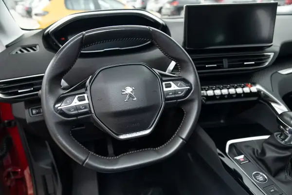 Peugeot 5008 2022 - 21250 EUR, 98960 km - AUTO.MOTO.pt - 98960km - foto 9 de 15