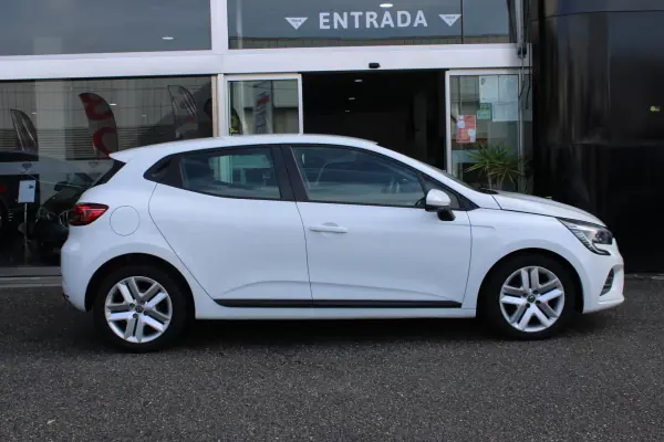 Renault Clio 2023 - 15900 EUR, 53000 km - AUTO.MOTO.pt - 53000km - foto 21 de 23