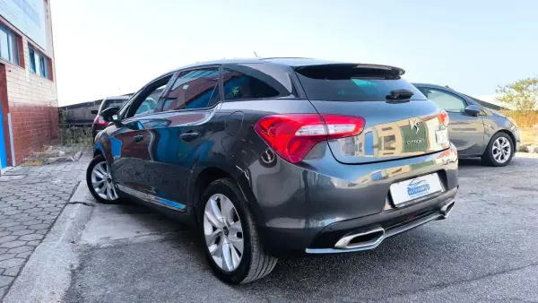 Citroën DS5 2014 - 10500 EUR, 188000 km - AUTO.MOTO.pt - 188000km - foto 7 de 17