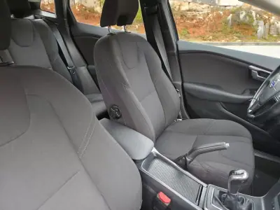 Volvo V40 2014 - 9900 EUR, 177500 km - AUTO.MOTO.pt - 177500km - foto 7 de 19