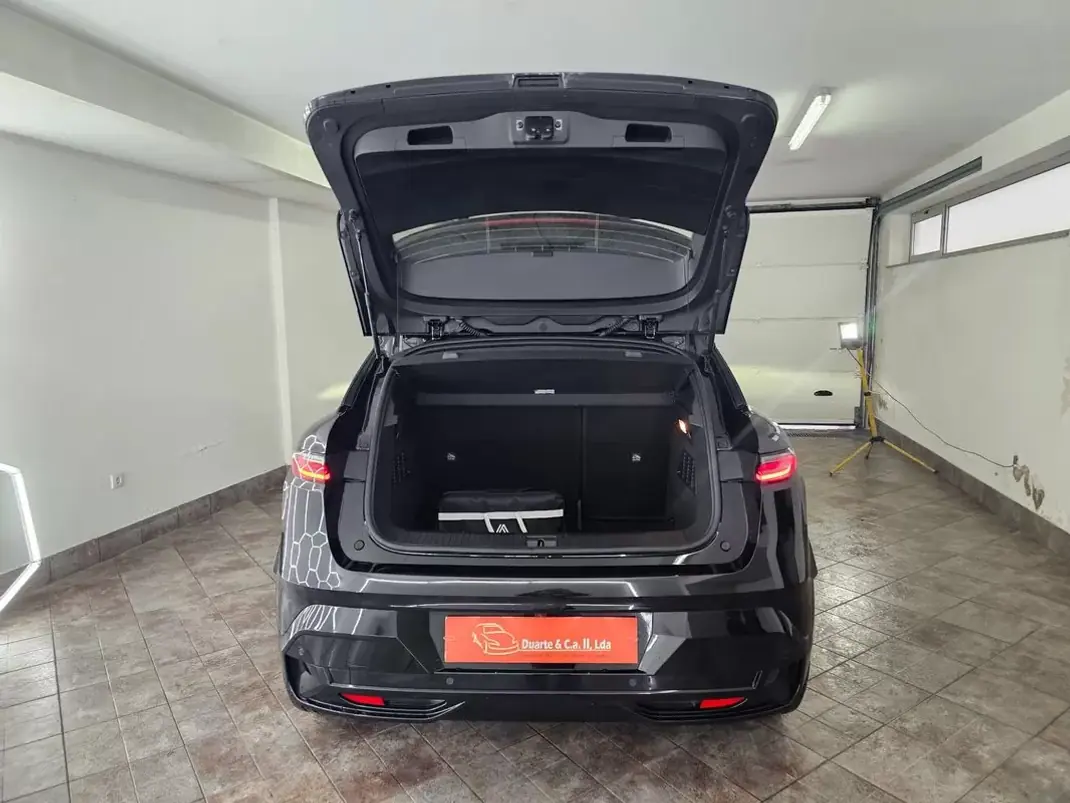 Renault Mégane E-Tech 2024 - 26650 EUR, 106 km - AUTO.MOTO.pt - 106km - foto 15 de 16