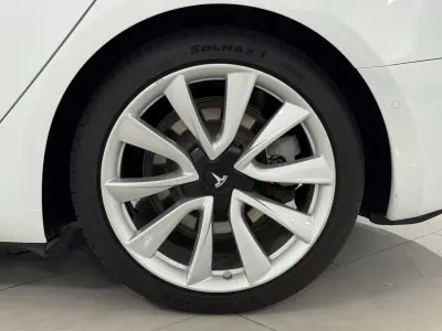 Tesla Model 3 2019 - 24890 EUR, 118800 km - AUTO.MOTO.pt - 118800km - foto 11 de 29