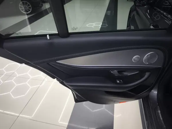 Mercedes-Benz E 220 2018 - 32950 EUR, 118099 km - AUTO.MOTO.pt - 118099km - foto 45 de 48