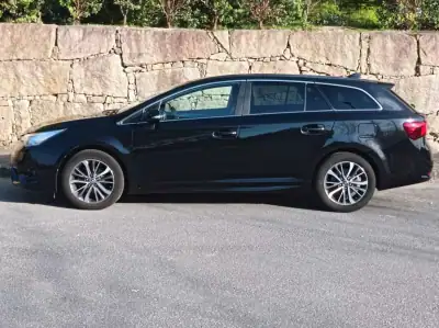 Toyota Avensis Touring Sports 2015 - 15490 EUR, 118500 km - AUTO.MOTO.pt - 118500km - foto 7 de 18