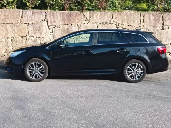 Toyota Avensis Touring Sports 2015 - 15490 EUR, 118500 km - AUTO.MOTO.pt - 118500km - foto 7 de 18