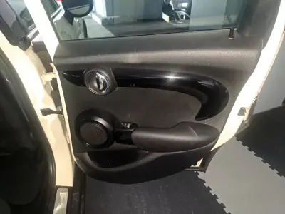 MINI 5 Portas 2015 - 12500 EUR, 130000 km - AUTO.MOTO.pt - 130000km - foto 16 de 19