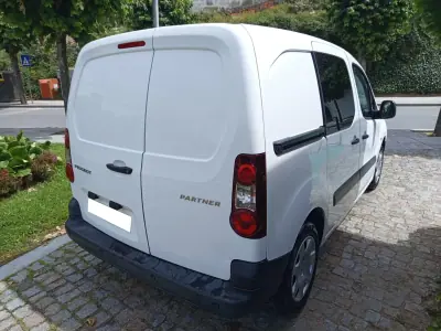 Peugeot Partner 1.6 HDI 100cv 3 Lug 2017 - 9990 EUR, 206284 km - AUTO.MOTO.pt - 206284km - foto 4 de 8