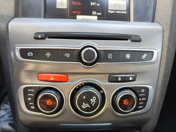 Citroën C4 2015 - 9980 EUR, 157000 km - AUTO.MOTO.pt - 157000km - foto 37 de 43