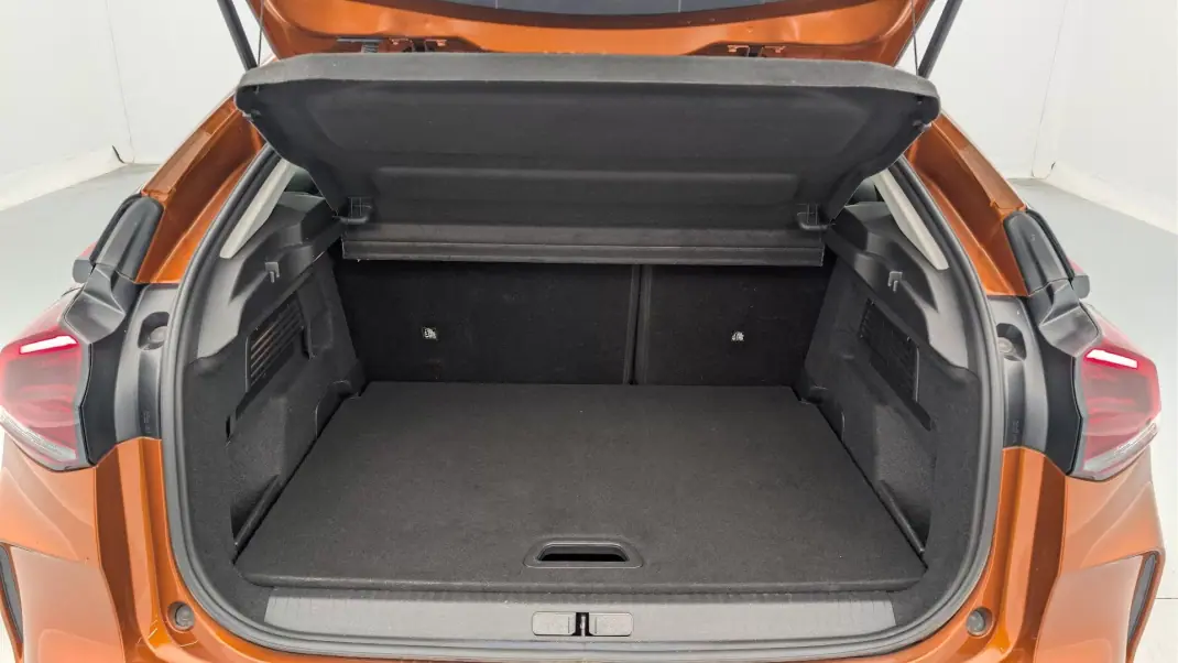 Citroën e-C4 2022 - 18990 EUR, 16000 km - AUTO.MOTO.pt - 16000km - foto 7 de 15