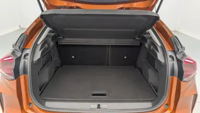 Citroën e-C4 2022 - 18990 EUR, 16000 km - AUTO.MOTO.pt - 16000km - foto 7 de 15